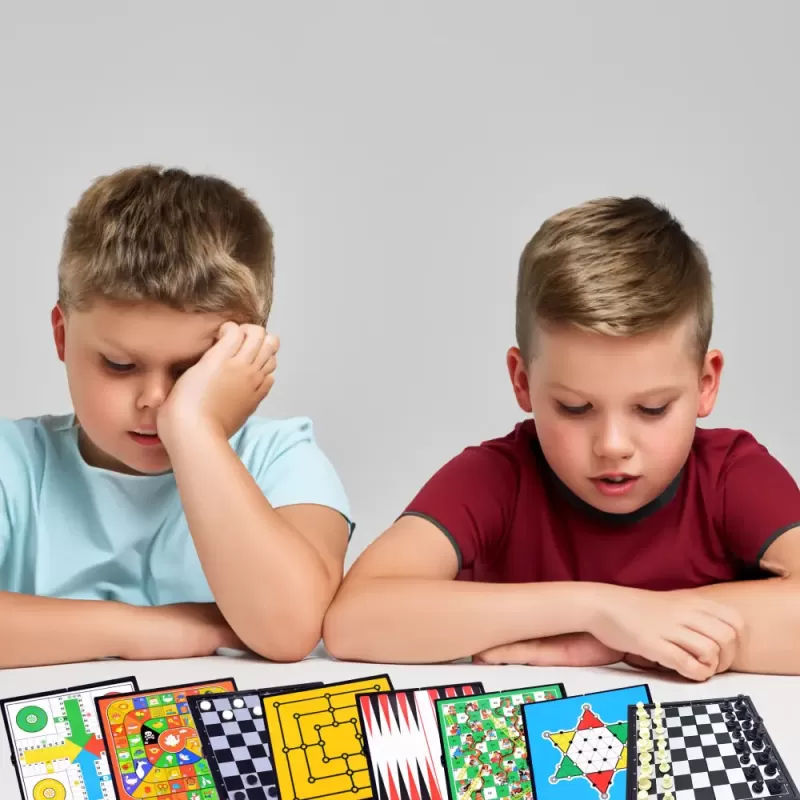 Set Jocuri de Societate Clasice 8 in 1, educative pentru copii, 2-4 jucatori, 8+ani