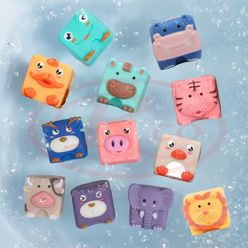Set 12 cuburi moi cu margini rotunjite pentru bebelusi, Animale 3D, 6 luni+