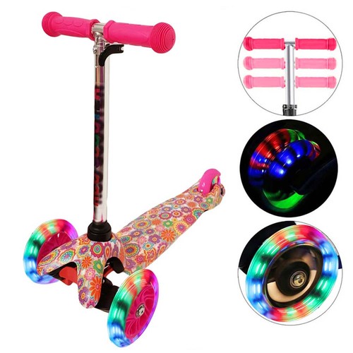 Trotineta cu 3 roti si luminite multicolore, Roz