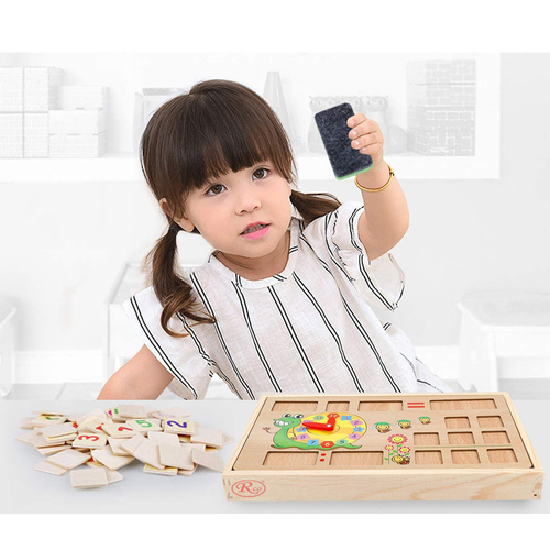 Tabla multifunctionala Montessori cu operatiuni matematice, ceas, betisoare si creta colorata