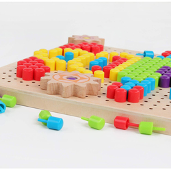 Jocul mozaic din lemn cu pioneze