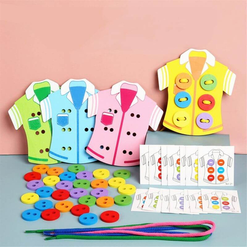 Joc Montessori, de snuruit nasturii pe camasa