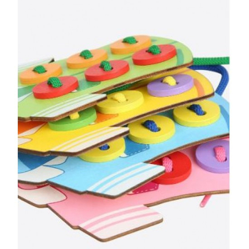 Joc Montessori, de snuruit nasturii pe camasa