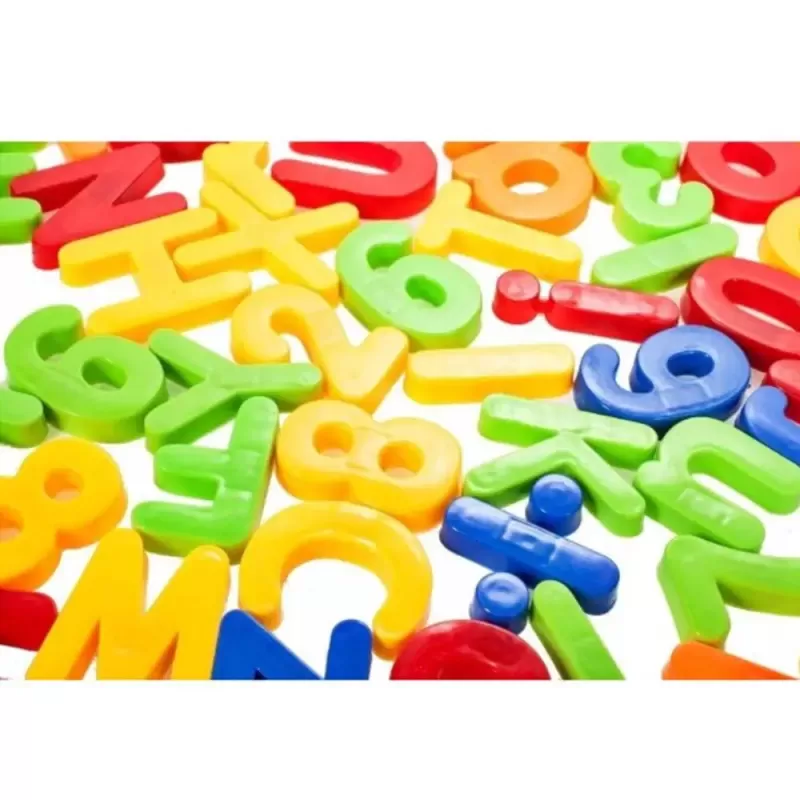 Set litere si cifre magnetice 78 piese, in cutie depozitare